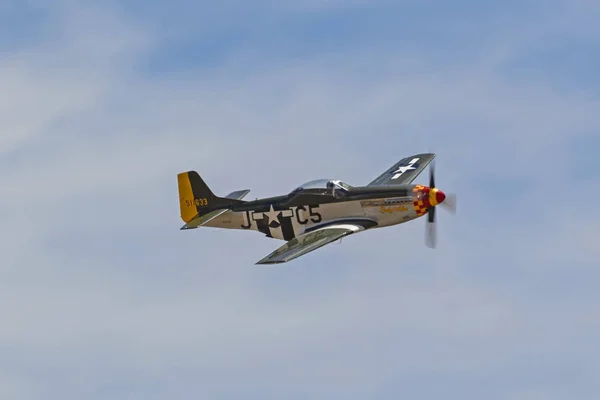 Şöhret Airshow Uçaklar Uçak Kinci Dünya Savaşı Mustang Chino Kaliforniya — Stok fotoğraf