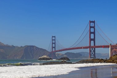 Golden Gate Köprüsü ve California beach shore