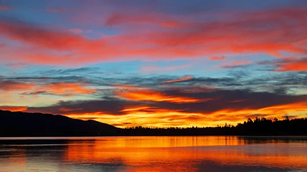 Ανατολή Του Ηλίου Στο Big Bear Lake Στο Βουνό Καλιφόρνιας — Φωτογραφία Αρχείου