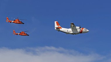 Uçak ve helikopter San Francisco filo hafta uçan sahil güvenlik. Ekim 11,2018 - San Francisco, California, ABD. Mavi melekler ve şişko Albert 2018 filo hafta San Francisco'da sinek.