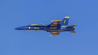 2018 Miramar Air Show'da San Diego'da uçan uçak mavi melekler F-18 jetleri. Eylül 29,2018-San Diego, California, Amerika Birleşik Devletleri. Miramar Air Show La Jolla, San Diego dışında dünyanın en büyük hava gösterilerinde biridir.