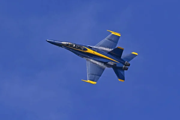 2018 Filo Hafta Air Show San Francisco Uçan Uçak Mavi — Stok fotoğraf