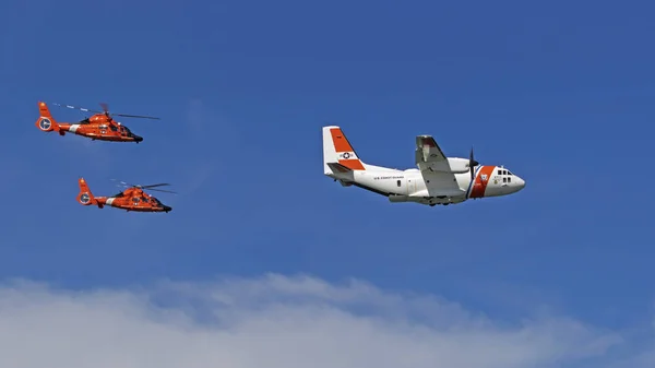 Airplane Helicopters Coast Guard Flying San Francisco Fleet Week October — Stock Photo, Image