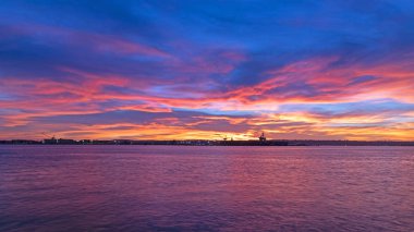San Diego waterfront Broadway Pier, Uss Midway Müzesi ve ikonik 