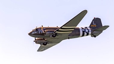 Uçak C-47 ikinci Dünya Savaşı vintage taşıma büyük Pasifik Air Show, Huntington Beach, Kaliforniya. Ekim 20,2018 Huntington Beach, California, Amerika Birleşik Devletleri. Pasifik Okyanusu üzerinde Huntington Beach Air Show'da Thunderbirds gerçekleştirmek.