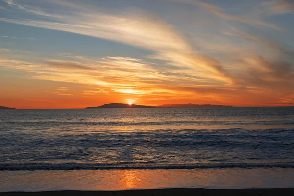 文图拉海滩的海滩日落 俯瞰加州海峡群岛 — 图库照片