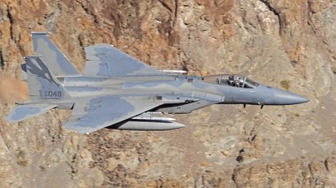 Star Wars Kanyon'da Death Valley, California, uçan uçak F-15 kartal jet avcı. Aralık 21,2018 - Death Valley, California, ABD. Jedi geçiş California ölüm vadisinde kanyonda Star Wars, askeri jet avcı eğitimi.