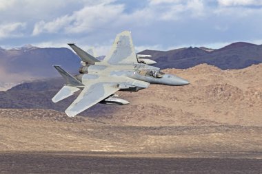 Star Wars Kanyon'da Death Valley, California, uçan uçak F-15 kartal jet avcı. Aralık 21,2018 - Death Valley, California, ABD. Jedi geçiş California ölüm vadisinde kanyonda Star Wars, askeri jet avcı eğitimi.