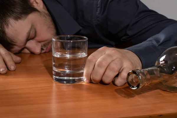 Man Glass Vodka Alcoholism Alcohol Addiction Delirium Tremens — Stock Photo, Image