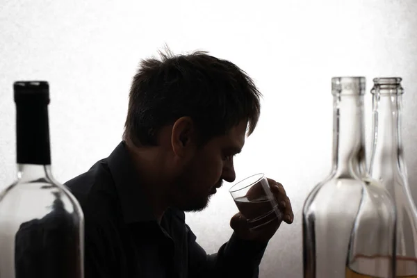 Man Och Ett Glas Vodka Alkoholism Alkoholmissbruk — Stockfoto