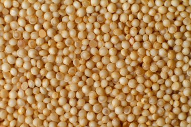 Makro fotoğraf kuskusu. Kahvaltı için sarı buğday ezmesi, kükürt, irmik, evrensel yulaf lapası