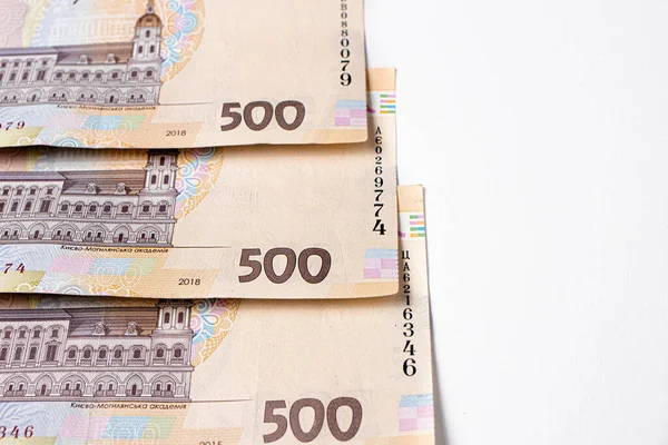 Fünfhundert ukrainische Griwna auf weißem Hintergrund. Banknote. — Stockfoto