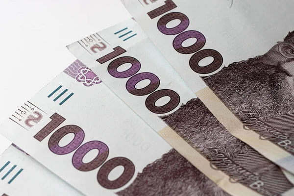 Bin tane hryvnia. Ukrayna 'nın yeni para banknotu.