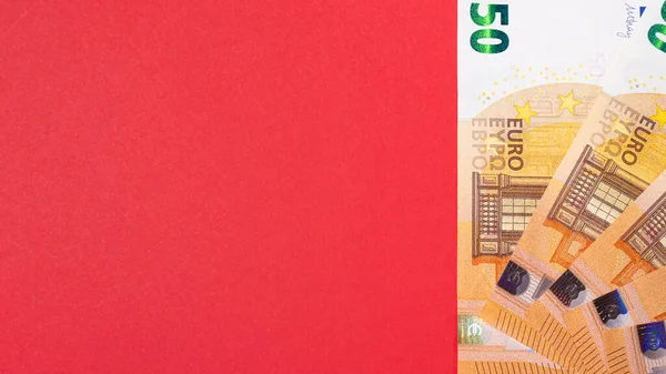 Fragment Der Euro Banknote Auf Rotem Hintergrund Schließen Sie Währungsgeld — Stockfoto