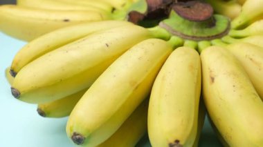 Doğal Doku ve Detaylı Mini Muz Kümesi