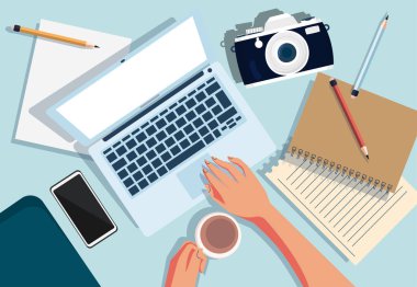 Çalışma alanı mavi arkaplanının üst görüntüsü. Masaüstü çalışma ortamı. Laptop, belgeler, not defteri, kahve, kamera, kalem, akıllı telefon. Vektör illüstrasyonu.