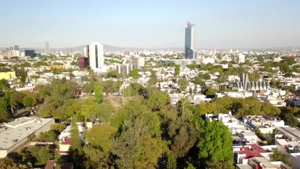 Drone View Landning Chapalita Grannskapet Runt Några Träd Guadalajara — Stockvideo