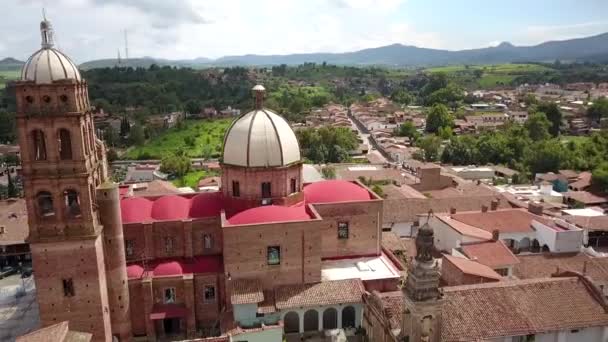 Voando Redor Igreja Tapalpa Praça Central Cidade — Vídeo de Stock