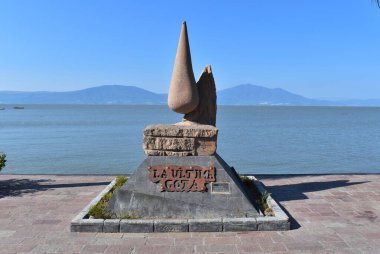 Chapala Gölü kıyısındaki son damla olarak adlandırılan heykel