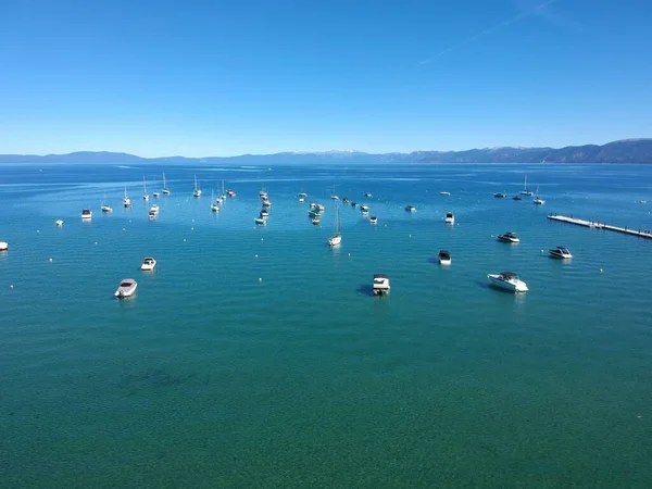 Tahoe Gölü Marina ve göl manzarası, ABD