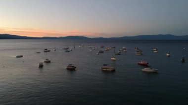 Kaliforniya 'da gün batımında Tahoe Gölü' nün hava görüntüsü