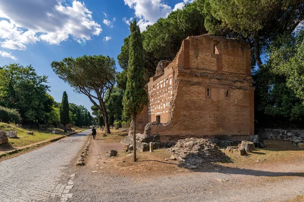 Vue Tombe Brique Sur Appia Antica Avec Touriste Route Était — Photo