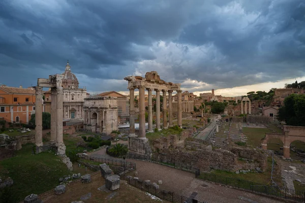 View Roman Forum Thunderstorm Clouds Campidoglio Can Seen Arch Severus — Stock Photo, Image
