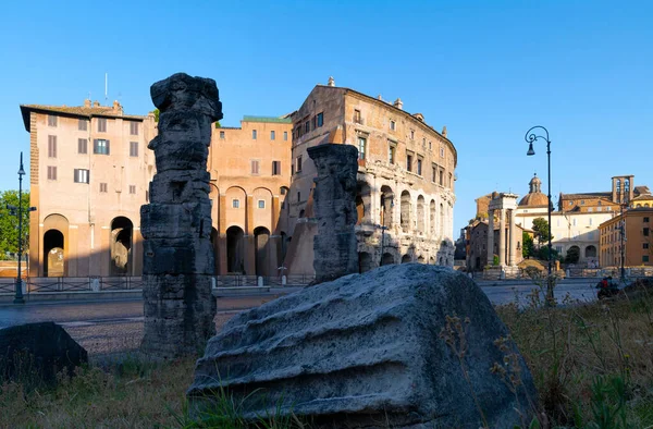 从马塞洛剧院俯瞰罗马巨大的废墟 在坎波马齐奥地区的阿波罗神庙的废墟 在台伯河和首都山之间被称为Circo Flaminio 罗马意大利 — 图库照片