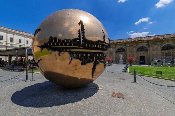 Tomatenbal Gemaakt Door Beeldhouwer Arnaldo Pomodoro Cortile Della Pigna Het — Stockfoto