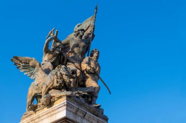Altare della Patria, Vittoriano, Campidoglio, Roma 'daki Eylem Heykeli. Karakterler, İtalya 'nın birleşmesi için baskıya karşı verilen mücadeleyi temsil ediyor. Venedik 'in San Marco aslanı.