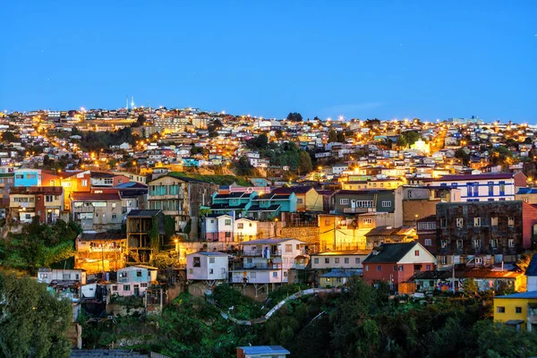 Ιστορική Συνοικία Του Valparaiso Στη Χιλή Νύχτα — Φωτογραφία Αρχείου