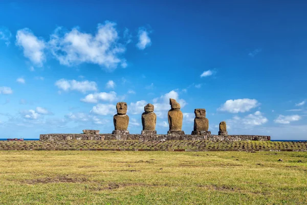 Moai 이스터 칠레에서의 — 스톡 사진