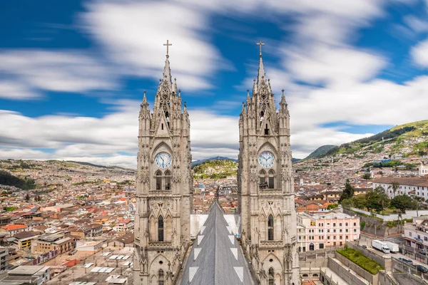 Basilica Del Voto Nacional Und Die Innenstadt Von Quito Ecuador — Stockfoto