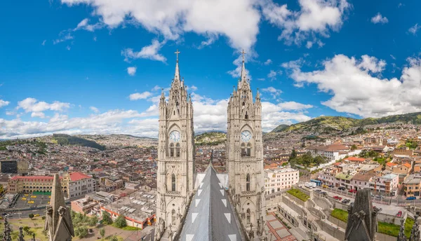 Basilica Del Voto Nacional Und Die Innenstadt Von Quito Ecuador — Stockfoto