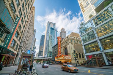 Chicago - 20 Haziran: Ünlü Chicago Theater 20 Haziran 2016 yılında Chicago, Illinois State caddesinde. 1921 yılında açıldı, tiyatro 1980 's yenilenmiştir 