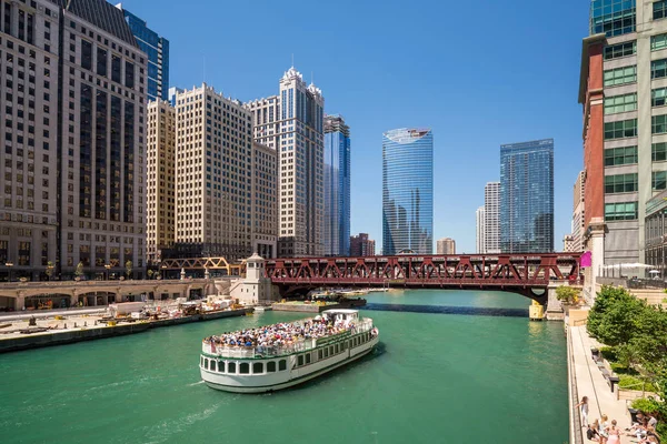 The Chicago River and downtown Chicago skyline US
