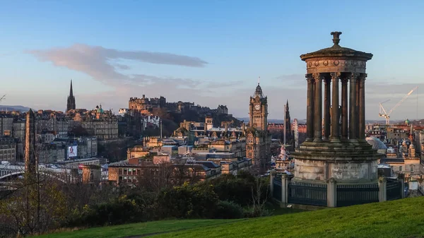 Blick auf die Altstadt edinburgh — Stockfoto