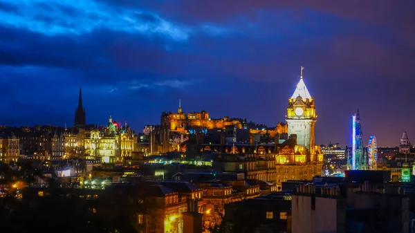 Altstadt edinburgh und edinburgh castle in Schottland — Stockfoto