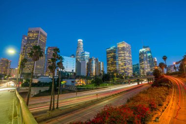Rush hour sırasında Downtown Los Angeles manzarası