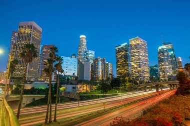 Rush hour sırasında Downtown Los Angeles manzarası