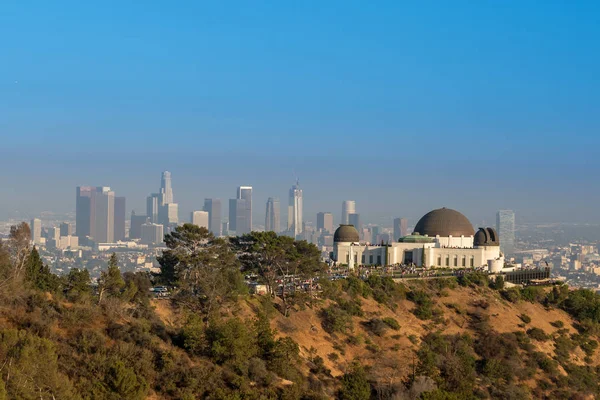 Griffith Observatory and downtown Los Angeles in CA — Stock Photo, Image