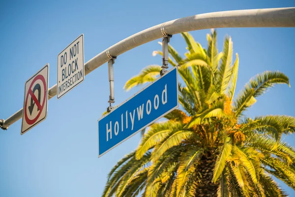 Hollywood-skylten i Los Angeles, Kalifornien — Stockfoto