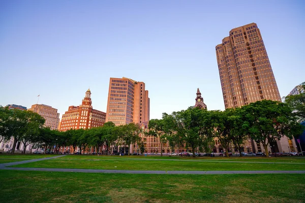 Downtown New Haven skyline på skymningen — Stockfoto