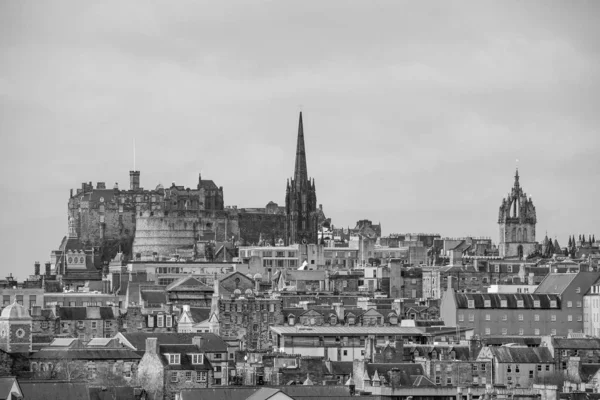 Oude stad Edinburgh en kasteel van Edinburgh — Stockfoto