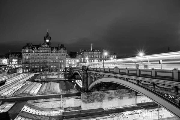 Cidade velha Edimburgo e Castelo de Edimburgo — Fotografia de Stock