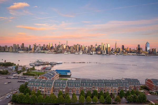 New York City Manhattan midtown skyline at dusk — Stock Photo, Image