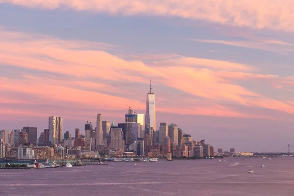 Manhattan skyline i sentrum ved solnedgang – stockfoto