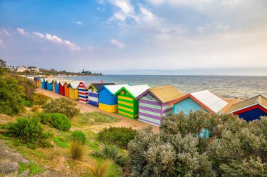 Melbourne Avustralya 'daki Brighton Sahilindeki Renkli Sahil Evi