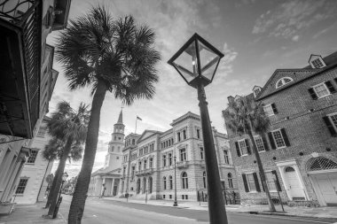Charleston, Güney Carolina 'nın tarihi şehir merkezi, alacakaranlıkta..