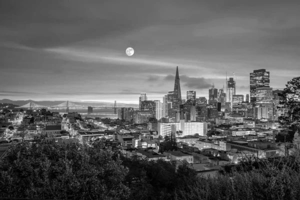 黄昏时分 美国旧金山市中心商业中心的美丽景色 — 图库照片